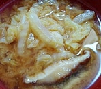 白菜とシイタケの味噌汁